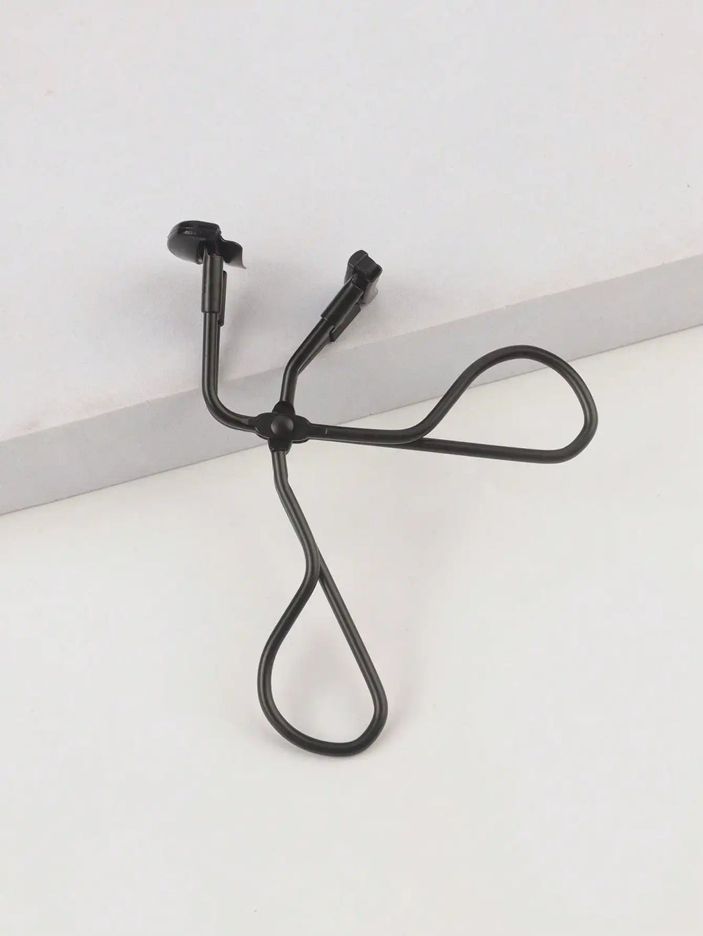 Rose Gold Mini Eyelash Curler